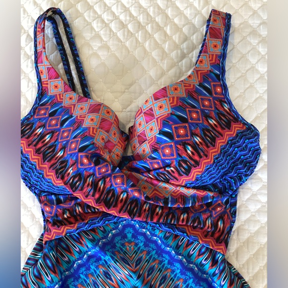 Miraclesuite Casablanca Criss Cross Escape One Piece Swimsuit 10 - Picture 12 of 16